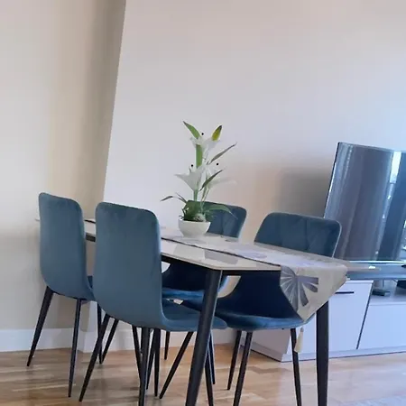 Prestige Near Diamond Mall Апартаменты