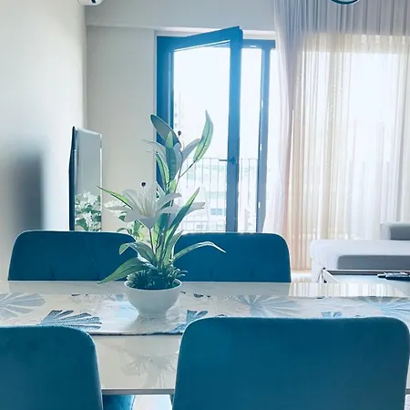 Prestige Near Diamond Mall Апартаменты *