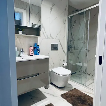 Prestige Near Diamond Mall Апартаменты *