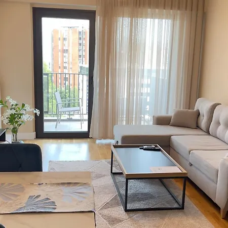 Prestige Near Diamond Mall Апартаменты *